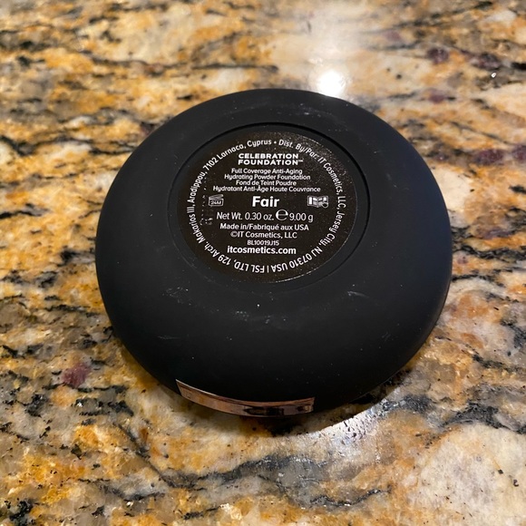 It Cosmetics Celebration Foundation (Fair) - Picture 7 of 9